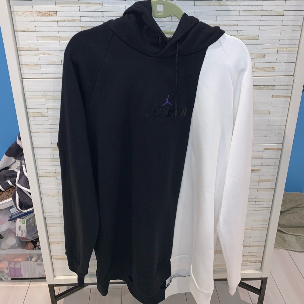 Never worn jordan sweatshirt